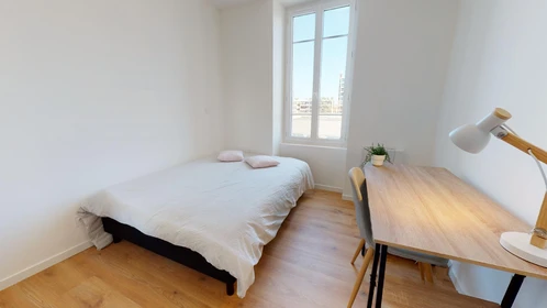 Chambre à louer avec lit double Clermont-ferrand