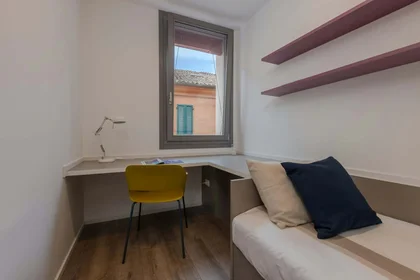 Quarto privado em Fondobanchetto, 33, 44121, Ferrara, IT, imagem 2 de 7