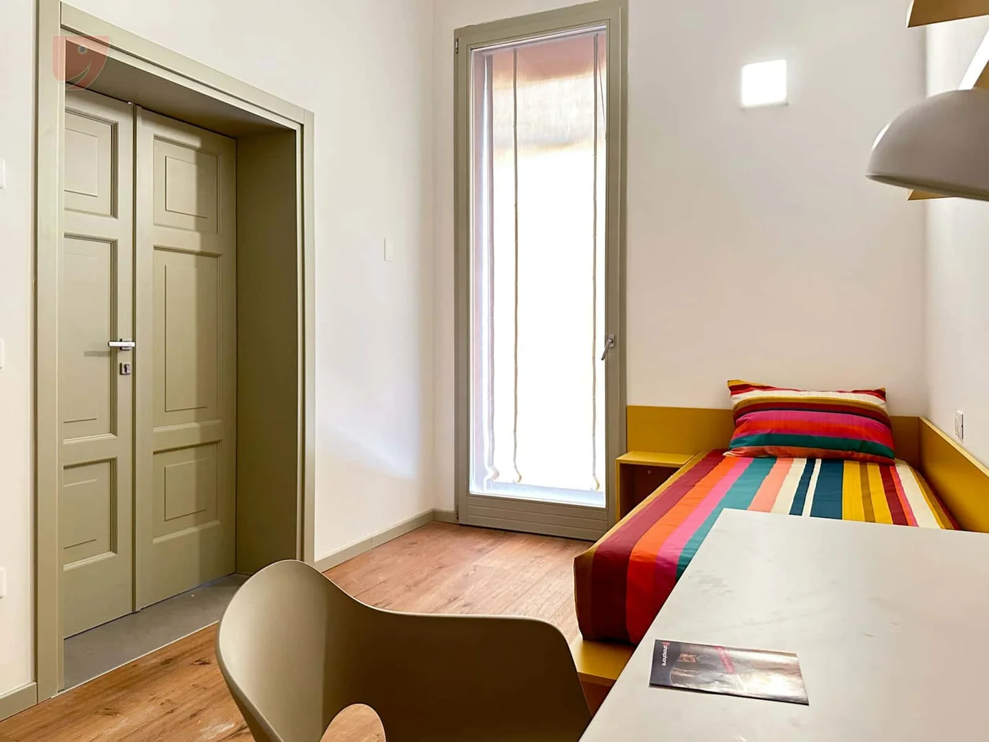 Student-friendly room in  with modern amenities