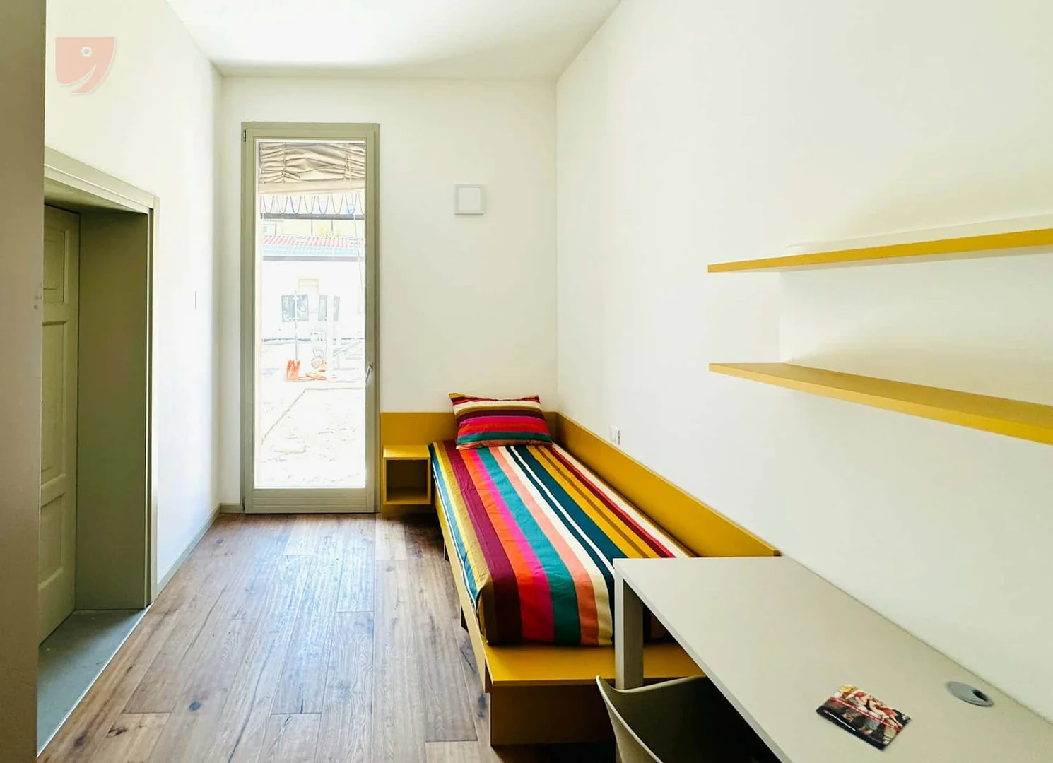 Room for rent in student apartment in , fully furnished