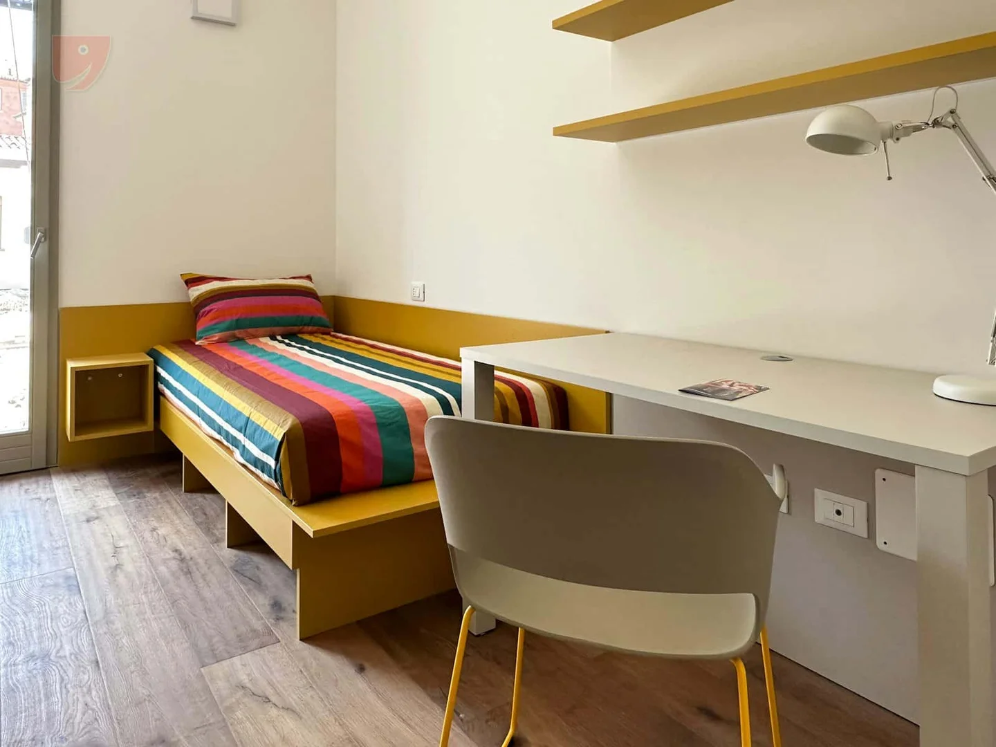 Room for rent in student apartment in , fully furnished