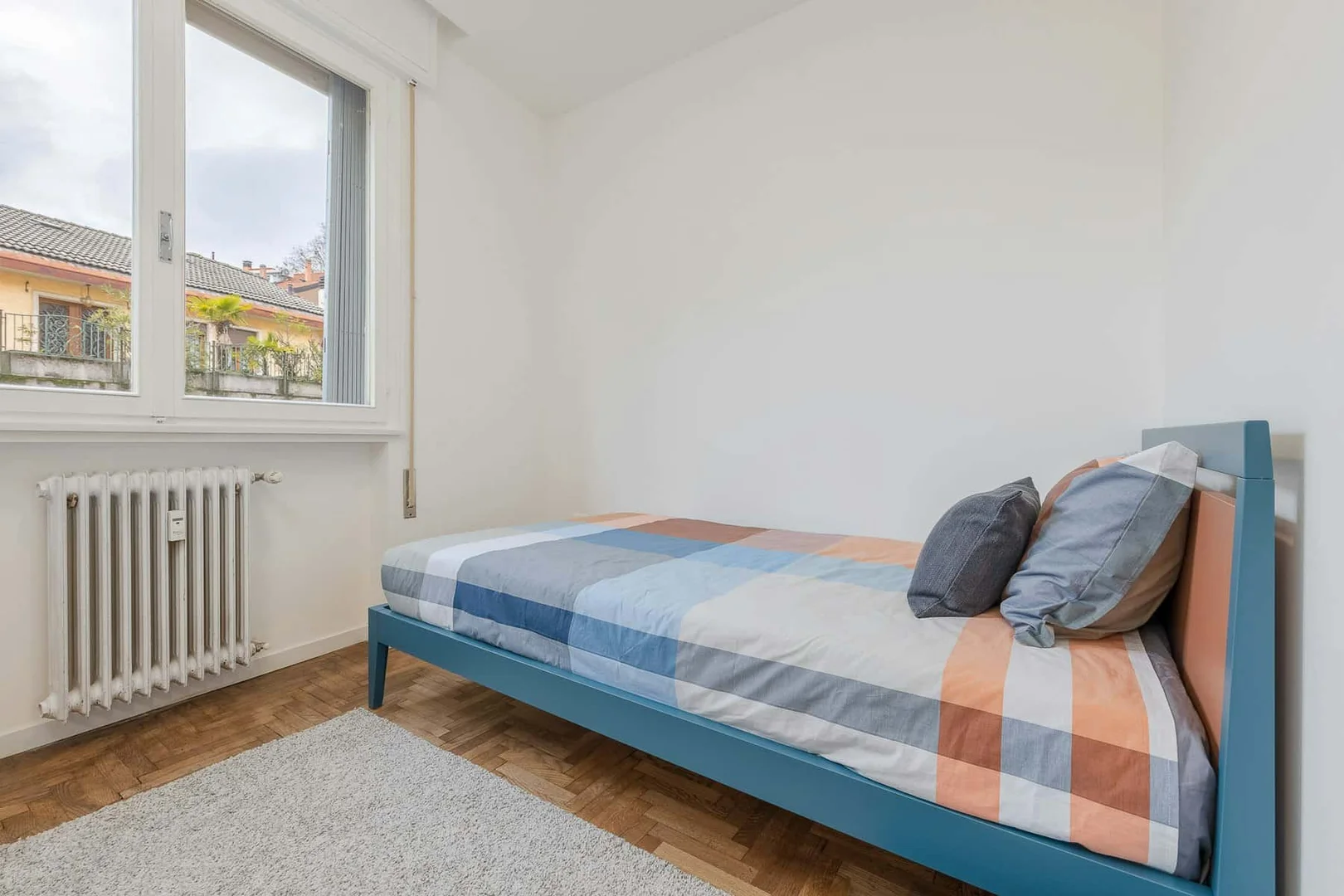 Bright and airy student room with easy university access in