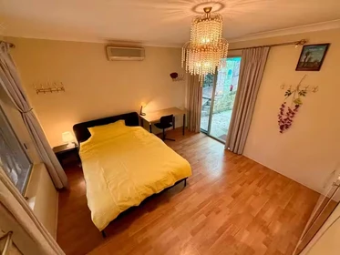 Quarto para alugar com cama de casal em Perth