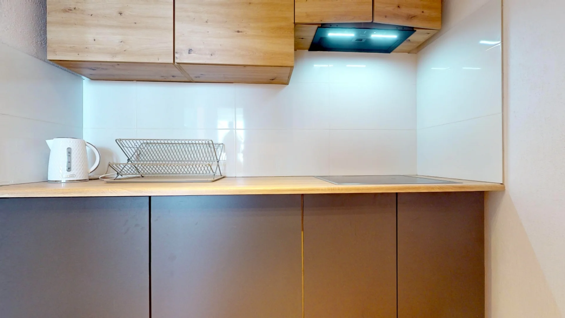 Chambre confortable pour étudiants disponible dans