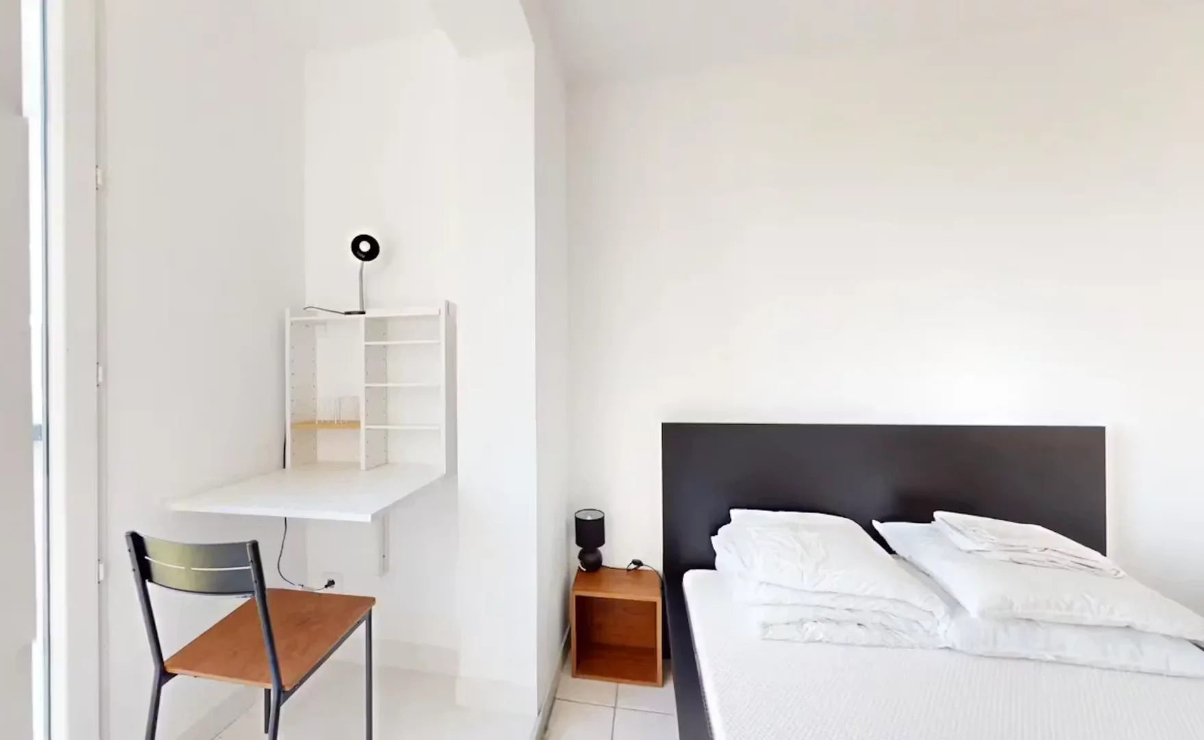 Economical student room with convenient location in 