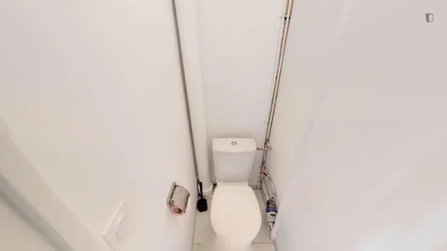 Habitación privada en Rue du Chèvrefeuille, imagen 9 de 10