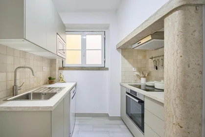 Chambre privée à Rua da Palmeira, image 12 de 29