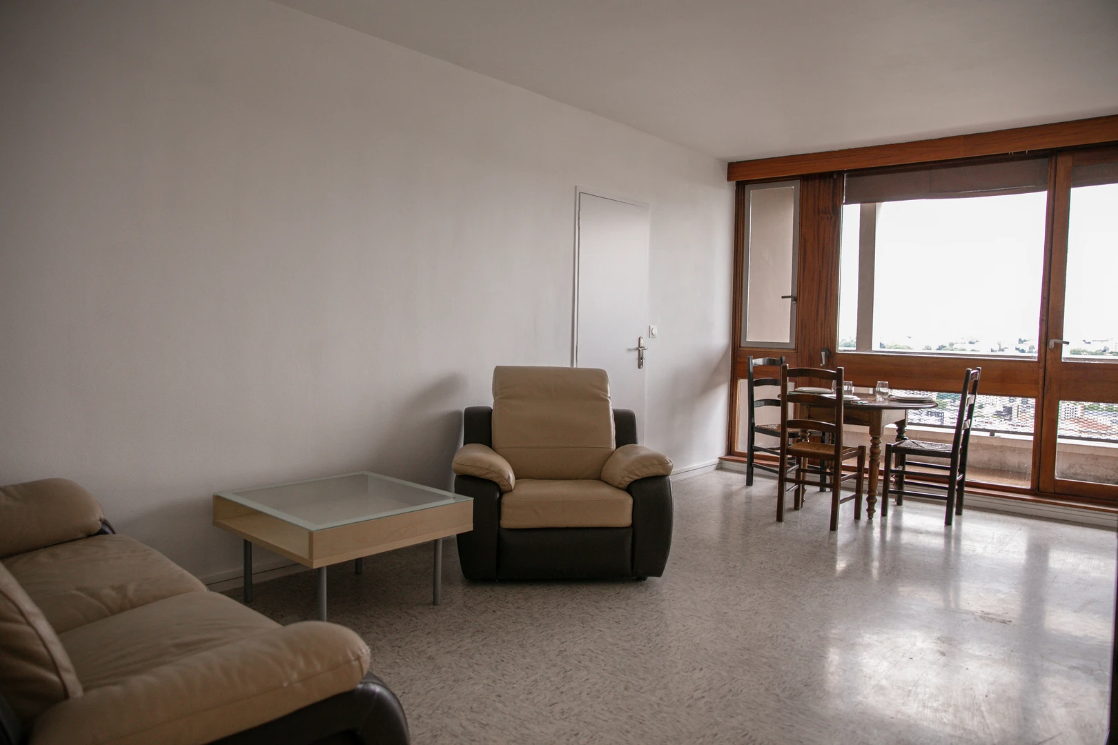 Quarto amigo do estudante em  com comodidades modernas