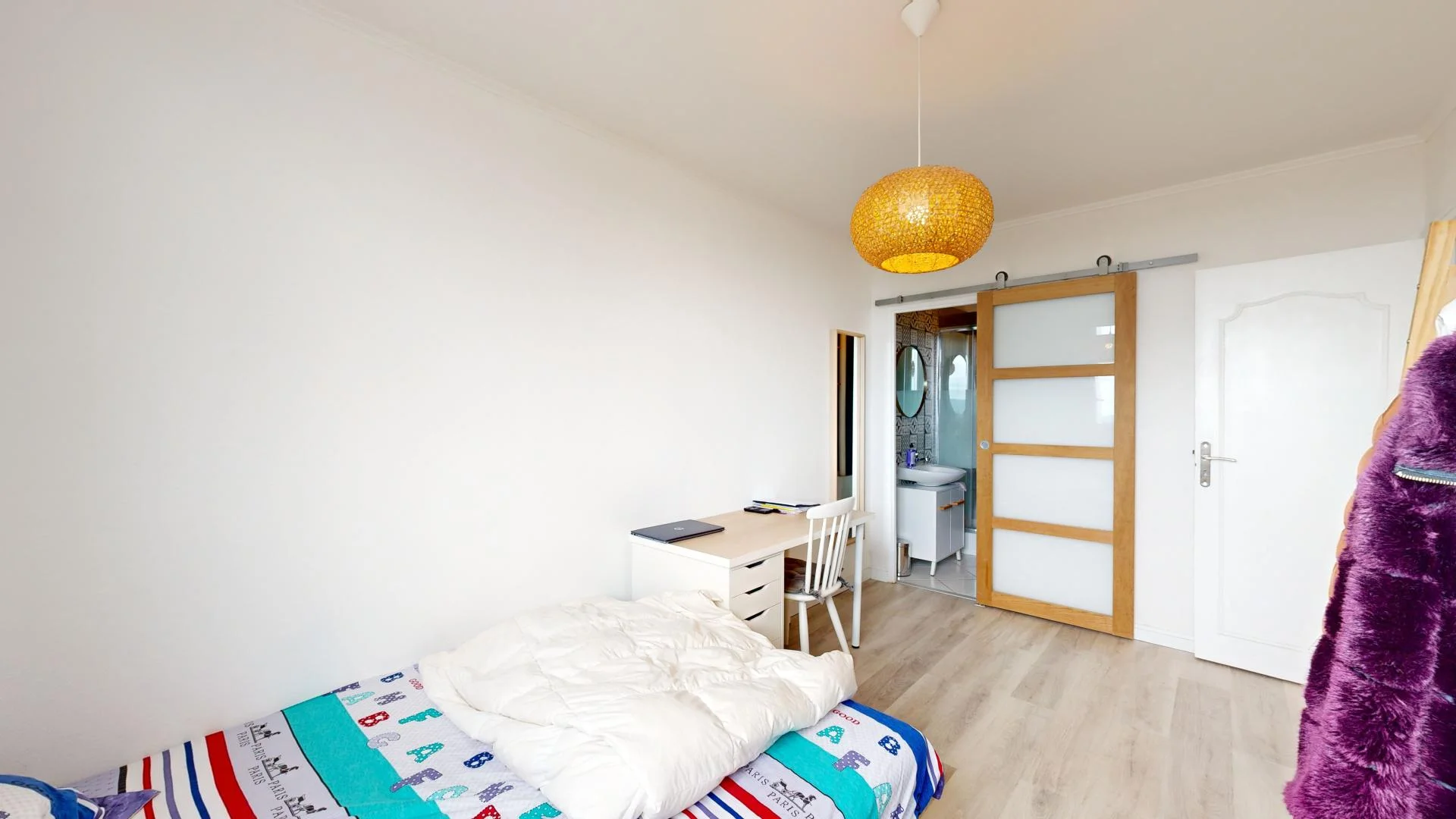 Quarto de estudante económico com localização conveniente em 