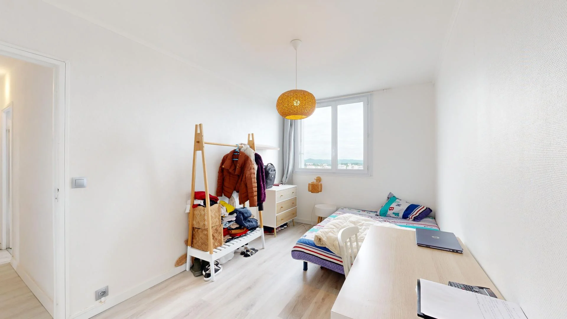 Quarto de estudante económico com localização conveniente em 