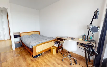 Quarto para alugar num apartamento partilhado em {area}
