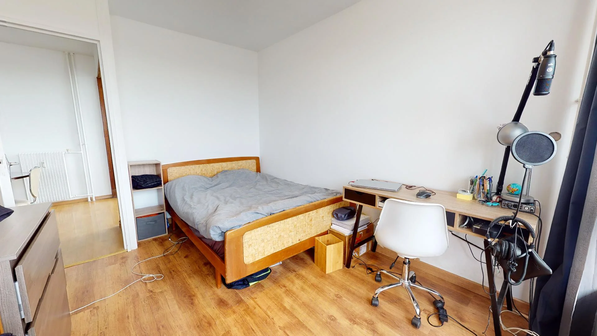 Functional student room perfect for studying in 