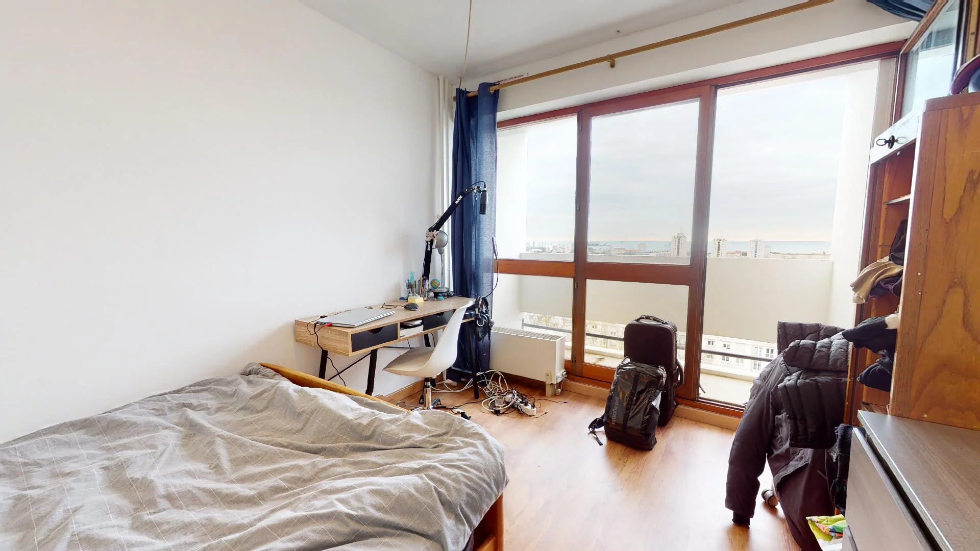Student-friendly room in  with modern amenities