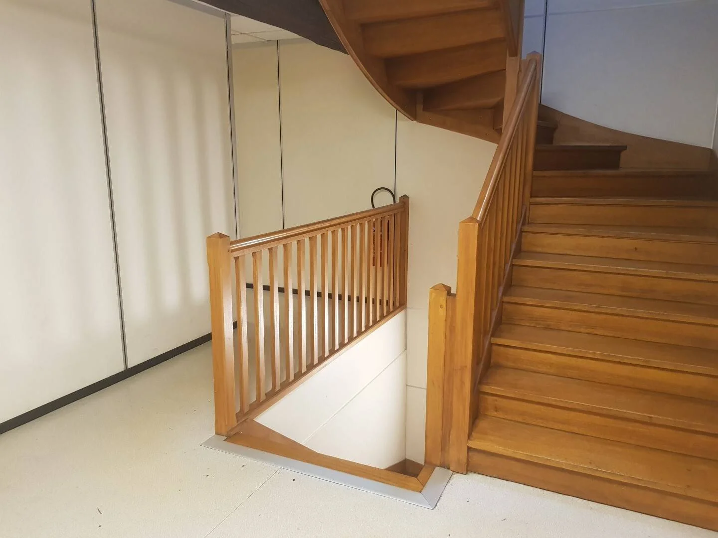 Quarto de estudante confortável e espaçoso em 