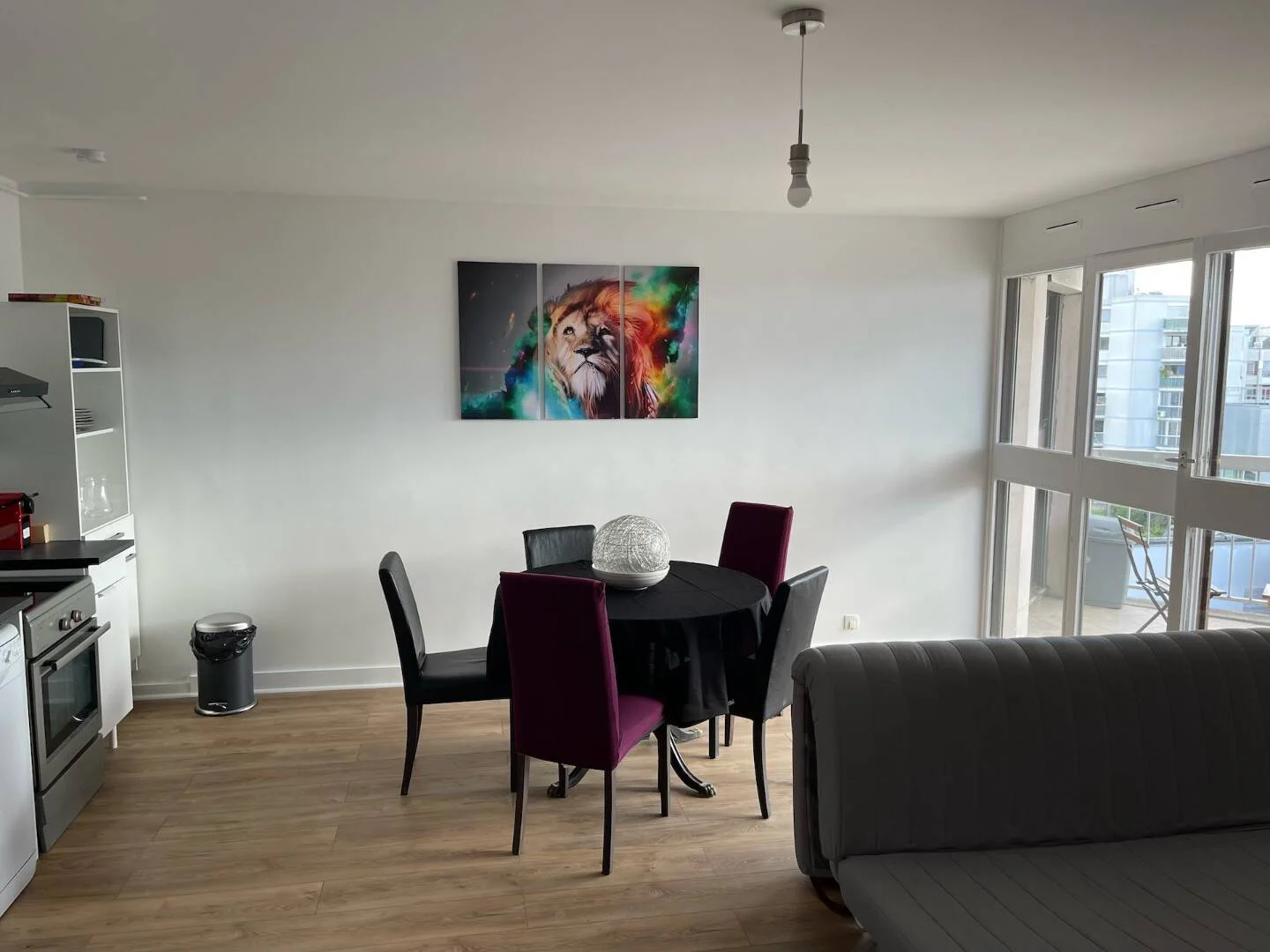 Affordable room for students with ample lighting in 