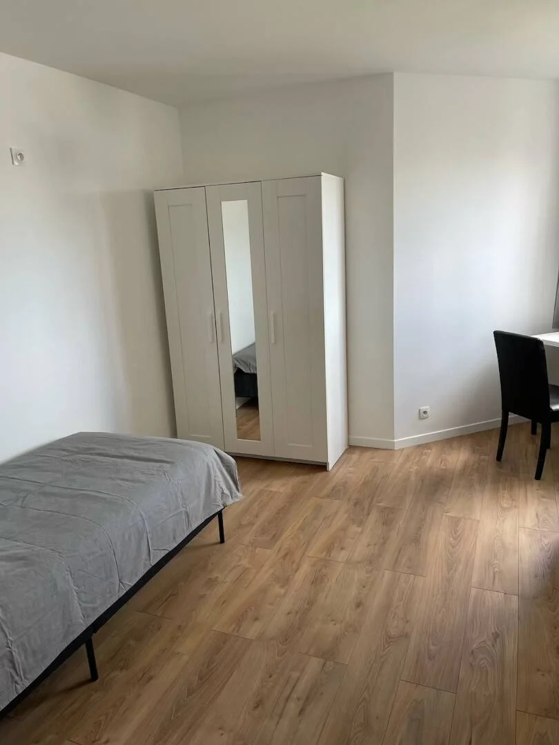 Room for rent in student apartment in , fully furnished