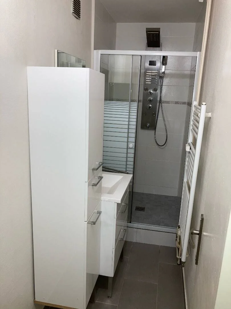Habitación acogedora para estudiantes disponible en 