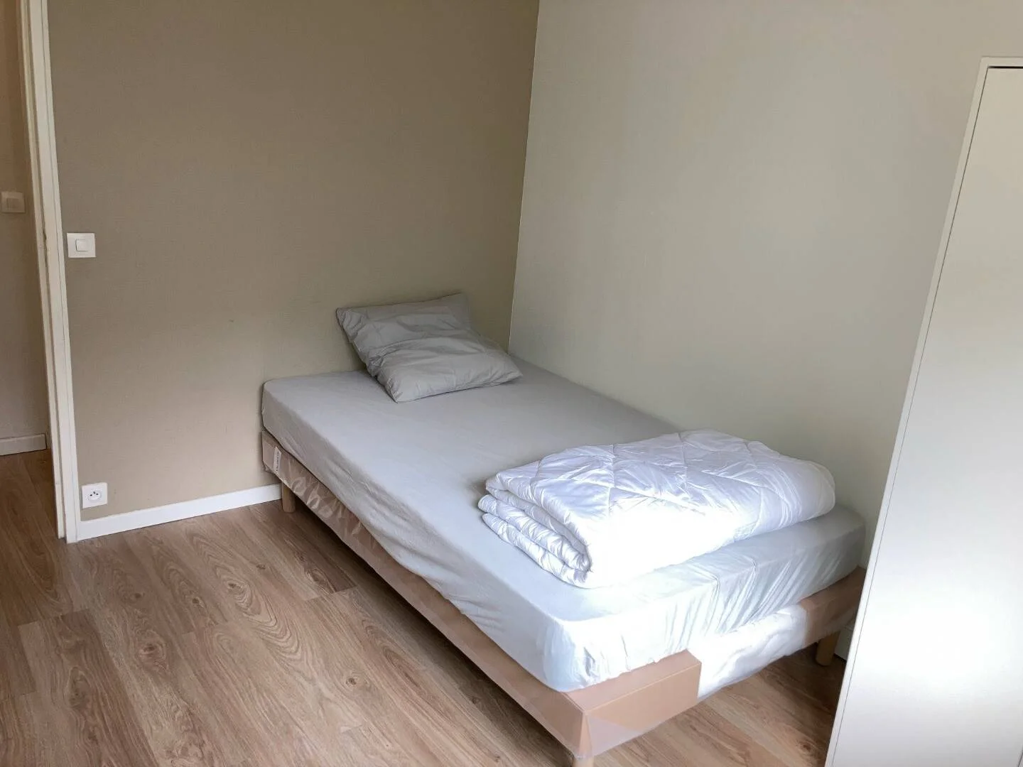 Habitación para estudiantes en  con área de estudio y facilidades compartidas