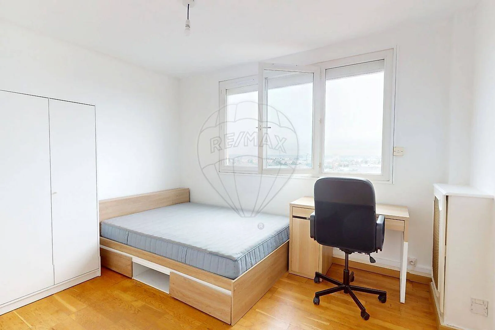 Camera per studenti in  con area studio e servizi in comune