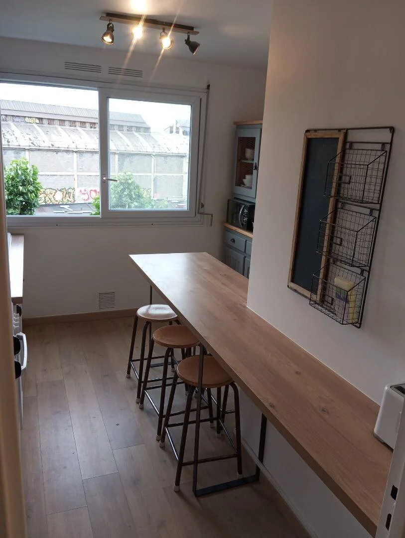 'de öğrenci dairesinde, tamamen mobilyalı kiralık oda