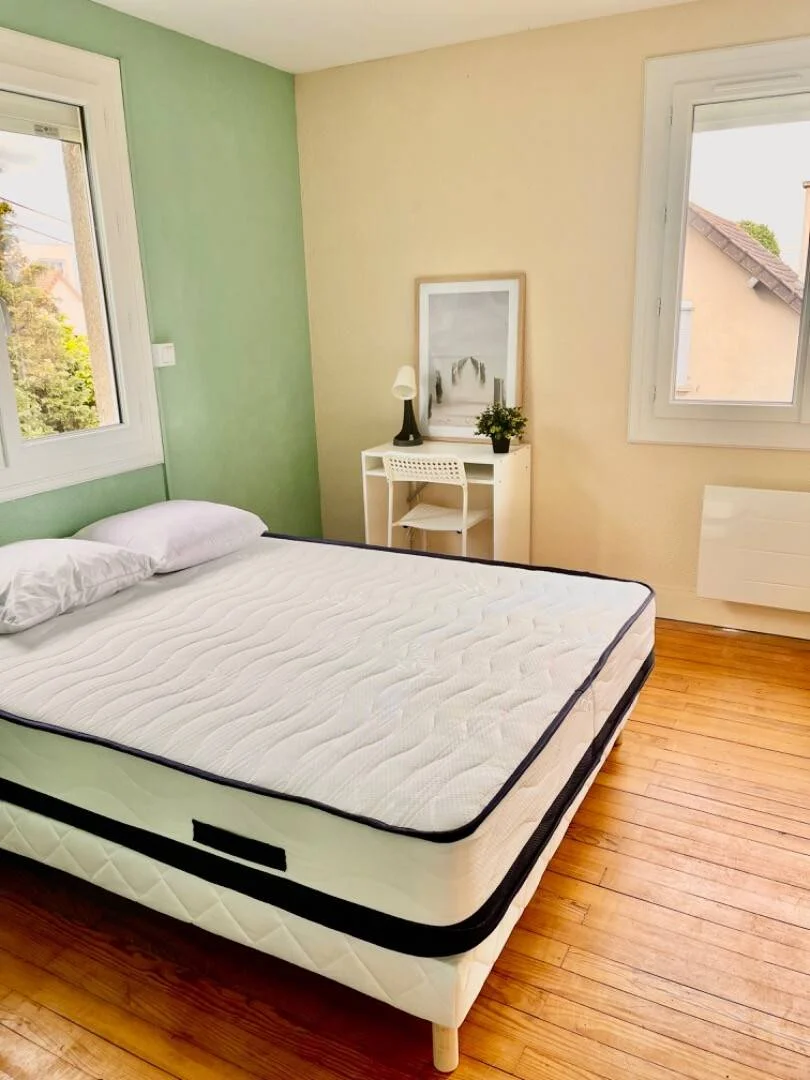 Room for rent in student apartment in , fully furnished