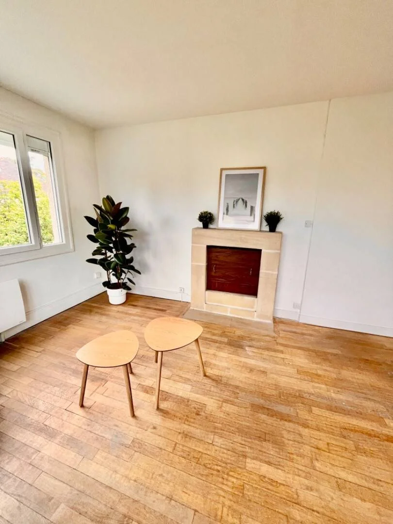 Economical student room with convenient location in 