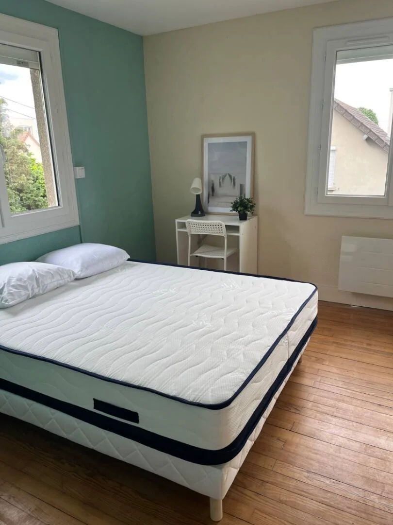 Student-friendly room in  with modern amenities