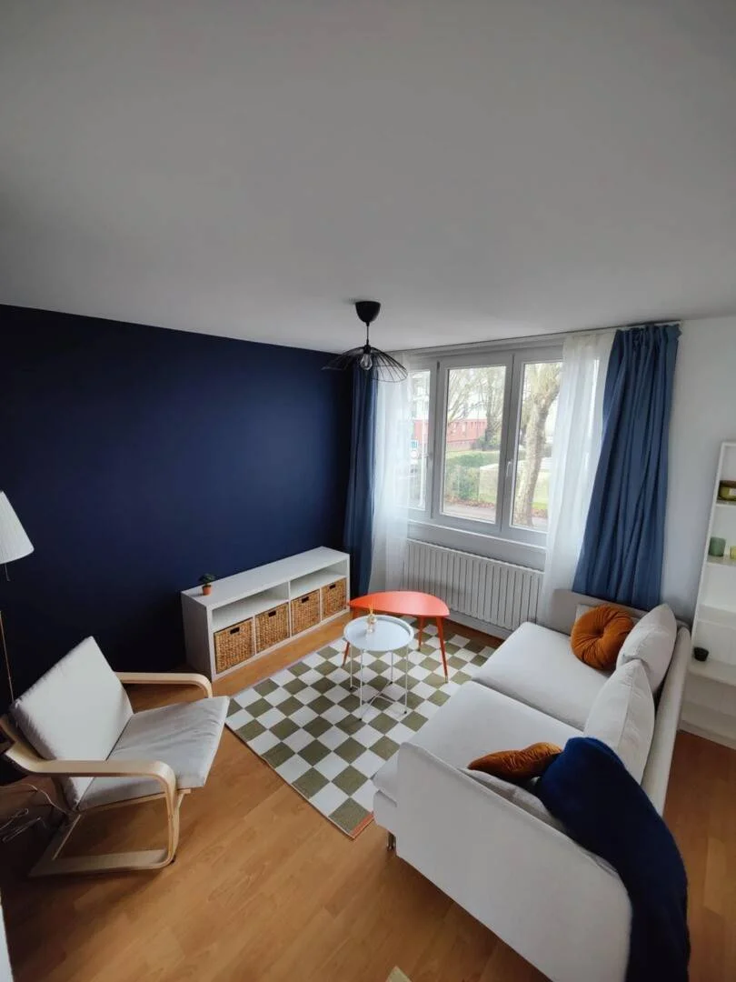 Room for rent in student apartment in , fully furnished