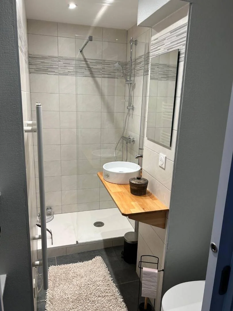 'de modern olanaklara sahip öğrenci dostu oda