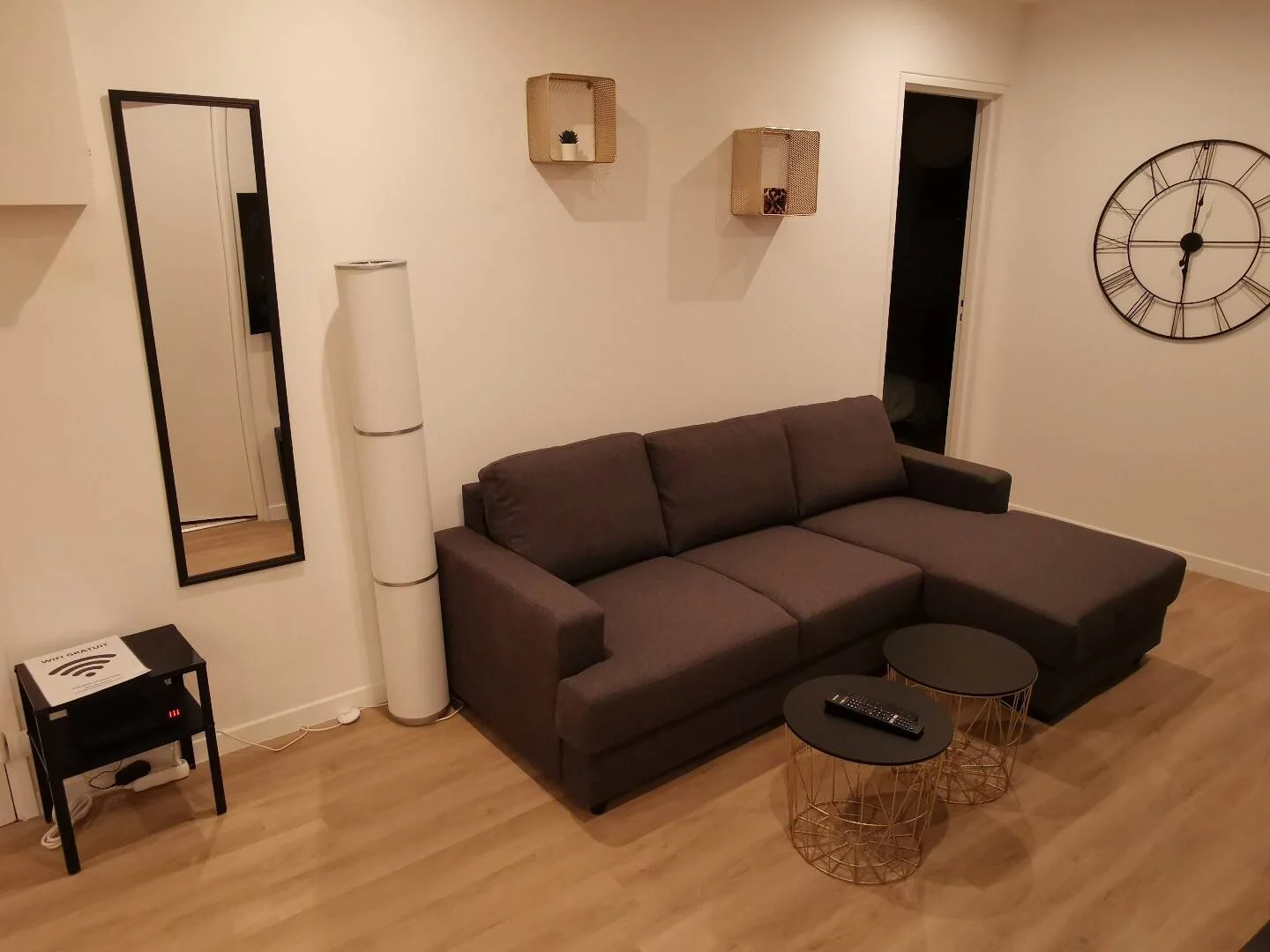 Quarto para alugar em apartamento de estudantes em , totalmente mobilado