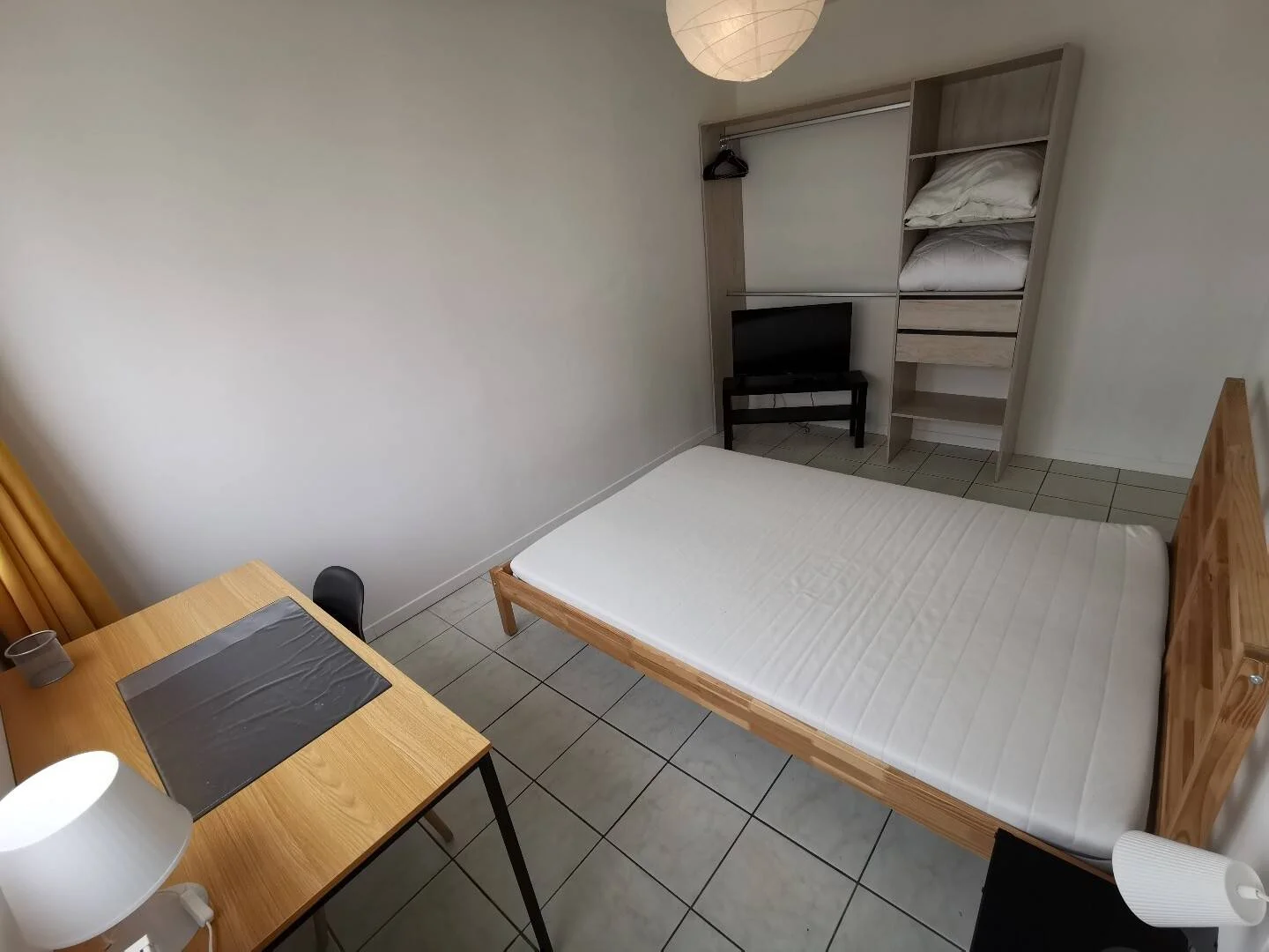 Quarto amigo do estudante em  com comodidades modernas