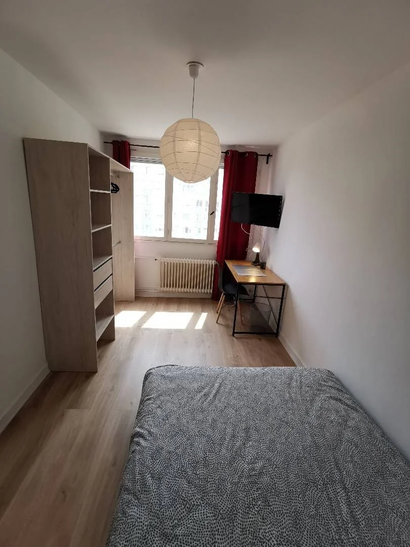 Quarto de estudante económico com localização conveniente em 