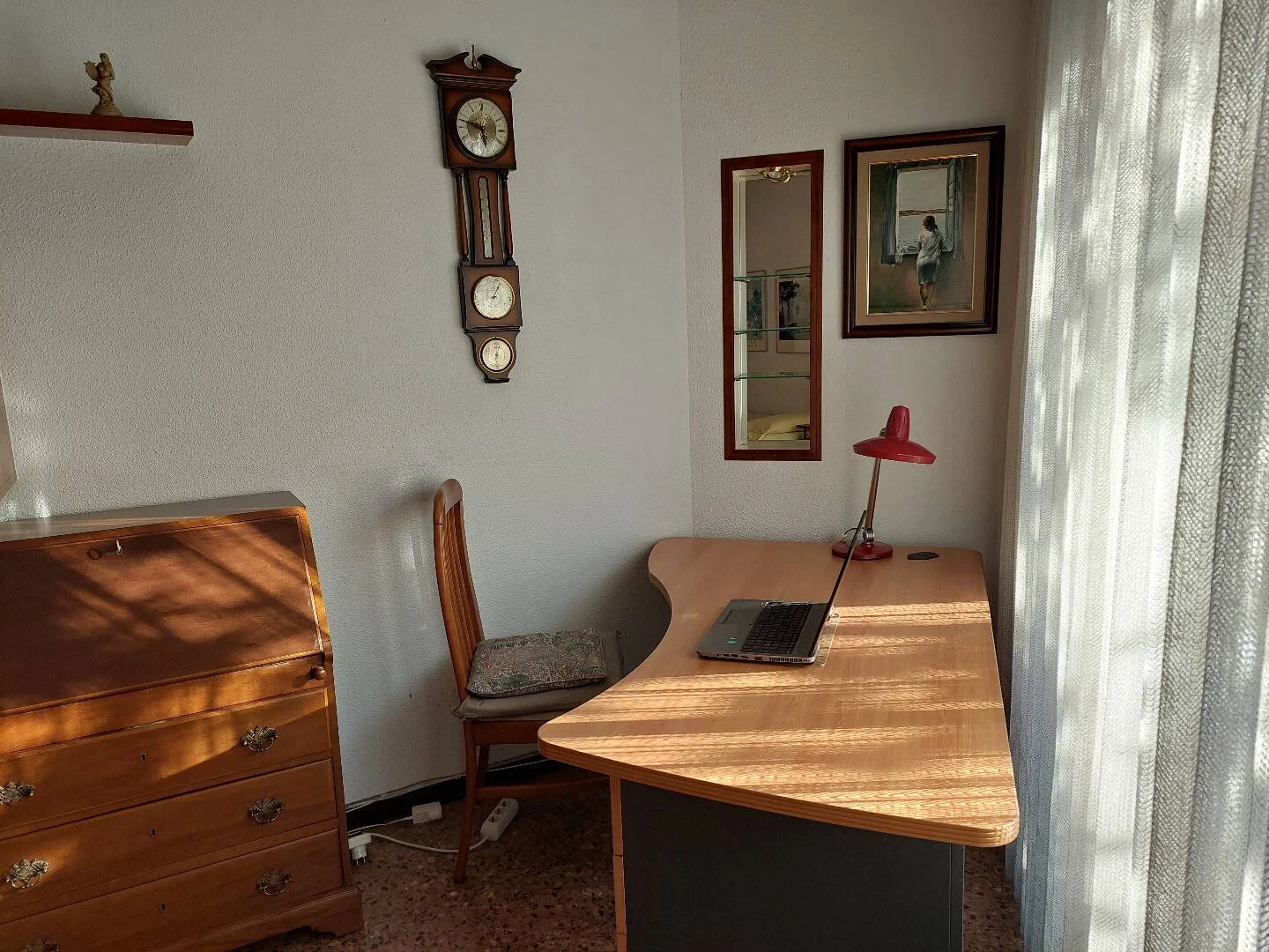 Quarto de estudante económico perto do campus em 