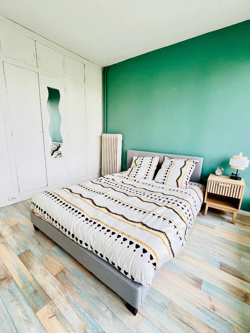Quarto de estudante económico com localização conveniente em 