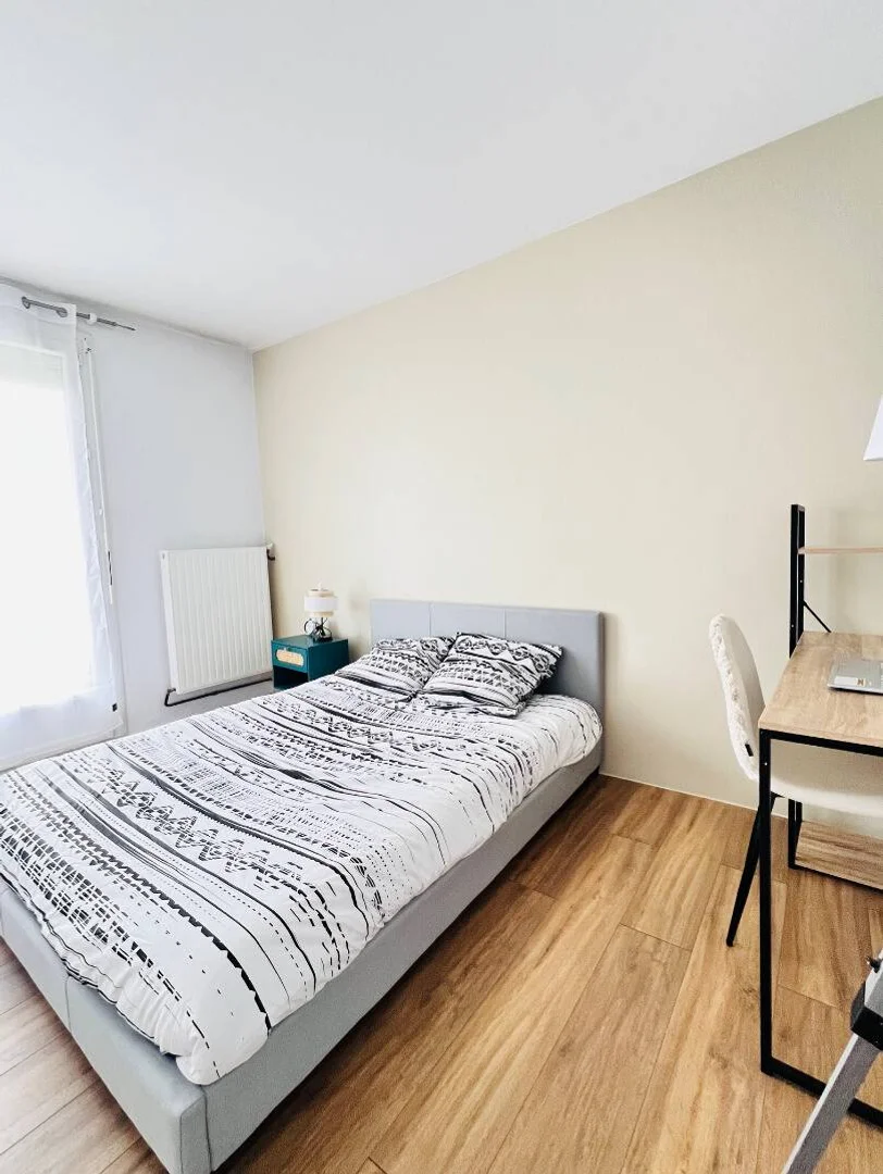 Quarto de estudante económico com localização conveniente em 