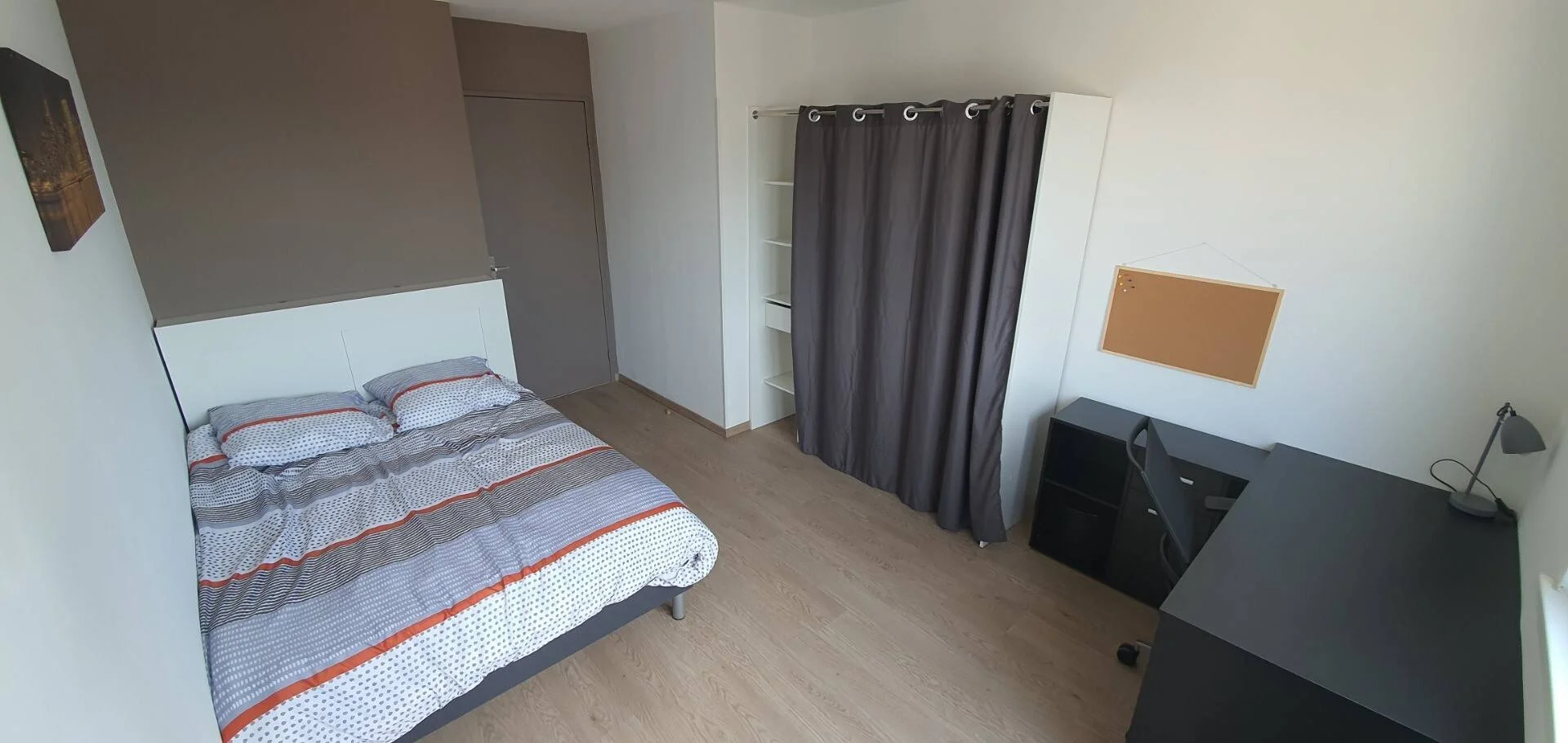 Habitación estudiantil amplia y cómoda en 