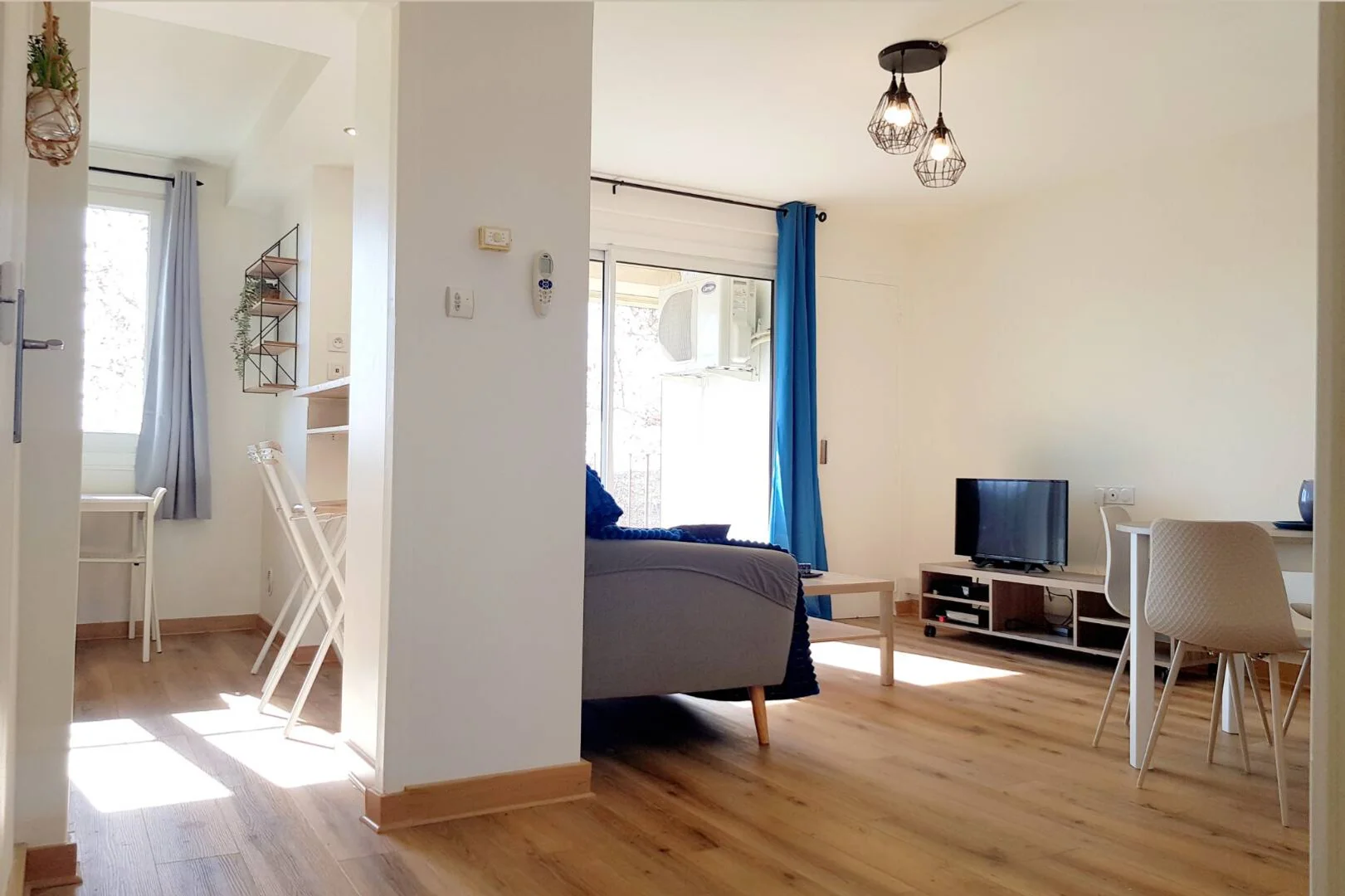 Habitación estudiantil amplia y cómoda en 