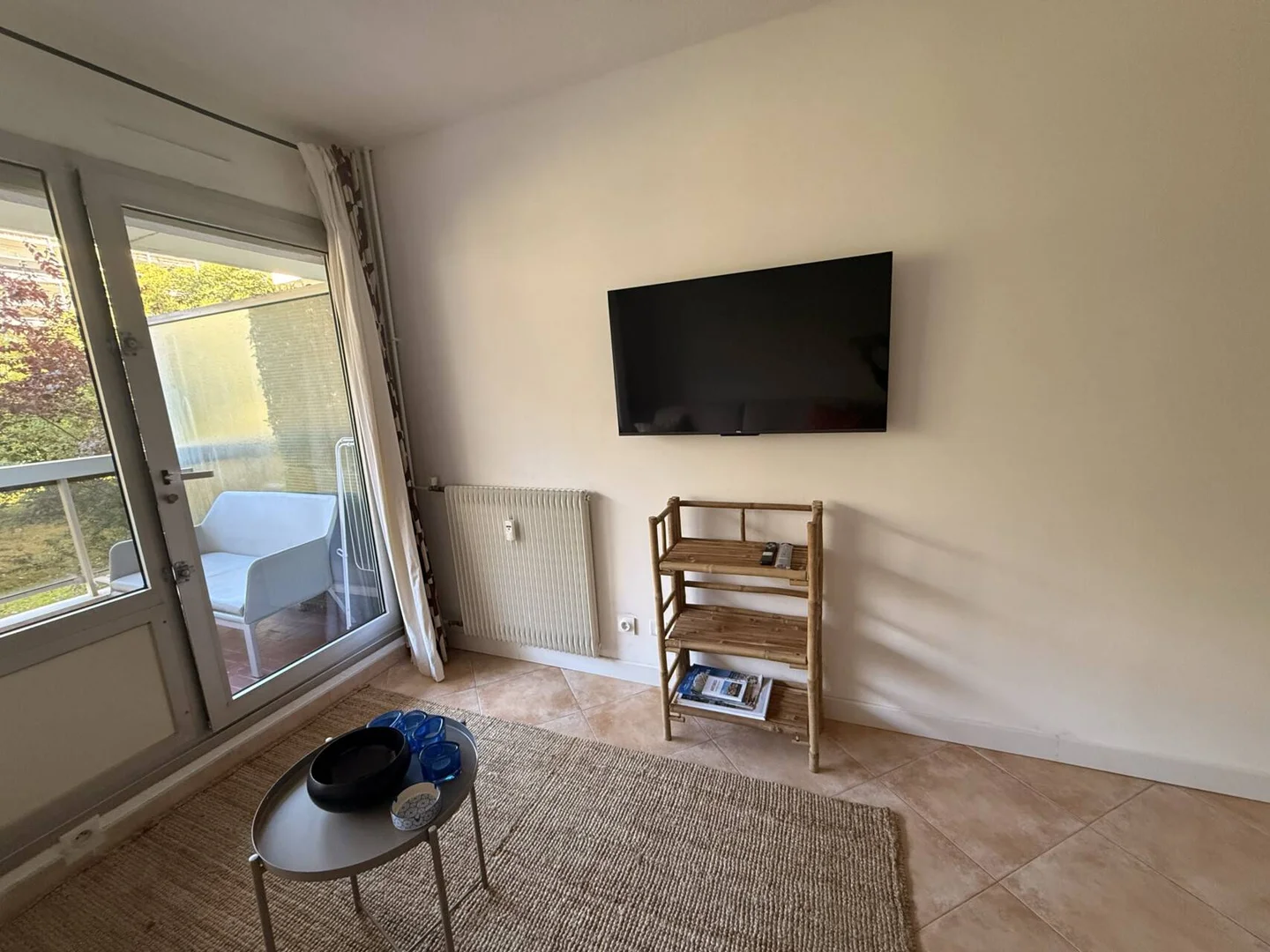 Chambre abordable pour les étudiants avec un bon éclairage dans 