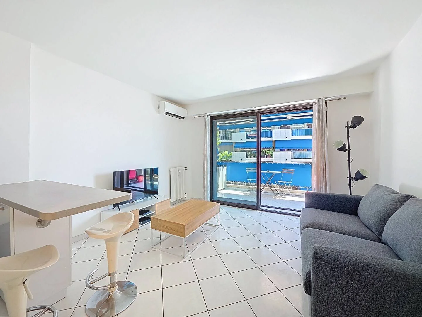 Student-friendly room in  with modern amenities