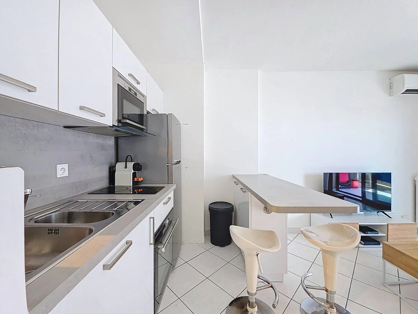 Economical student room with convenient location in 