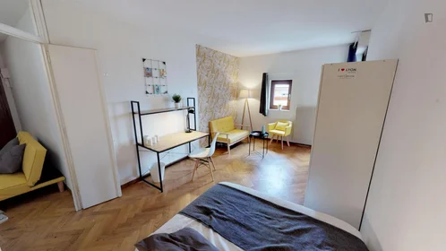 Private room at Rue Garibaldi, image 4 of 13