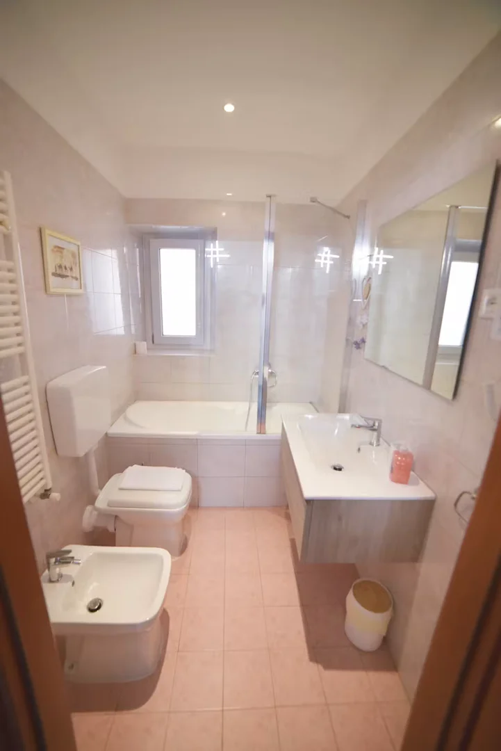 Habitación estudiantil económica con ubicación conveniente en 