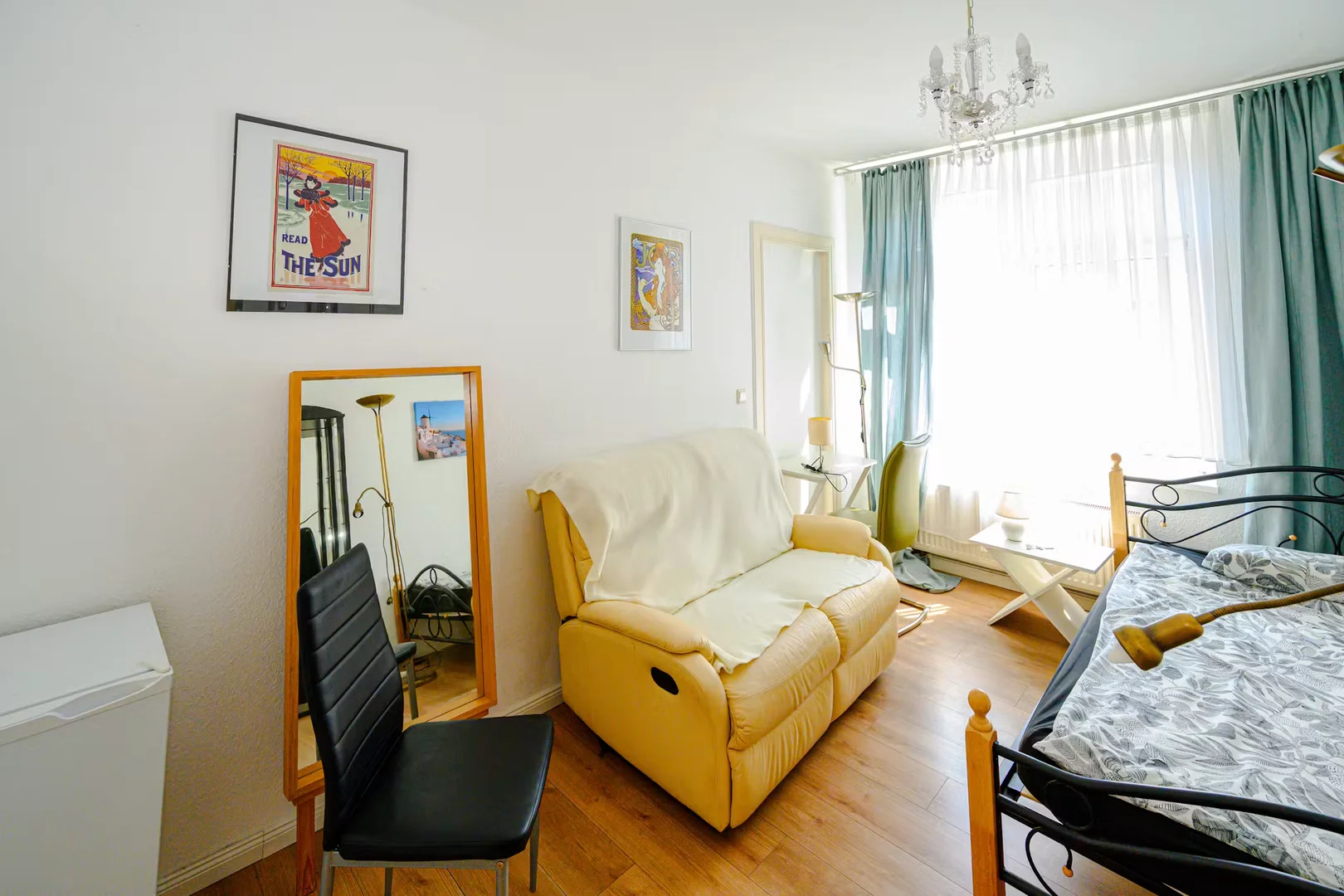 Chambre d'étudiant à avec espace d'étude et installations communes