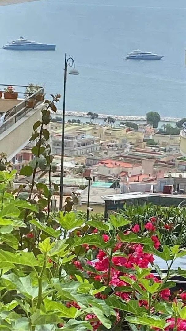 Via Aniello Falcone, Vomero