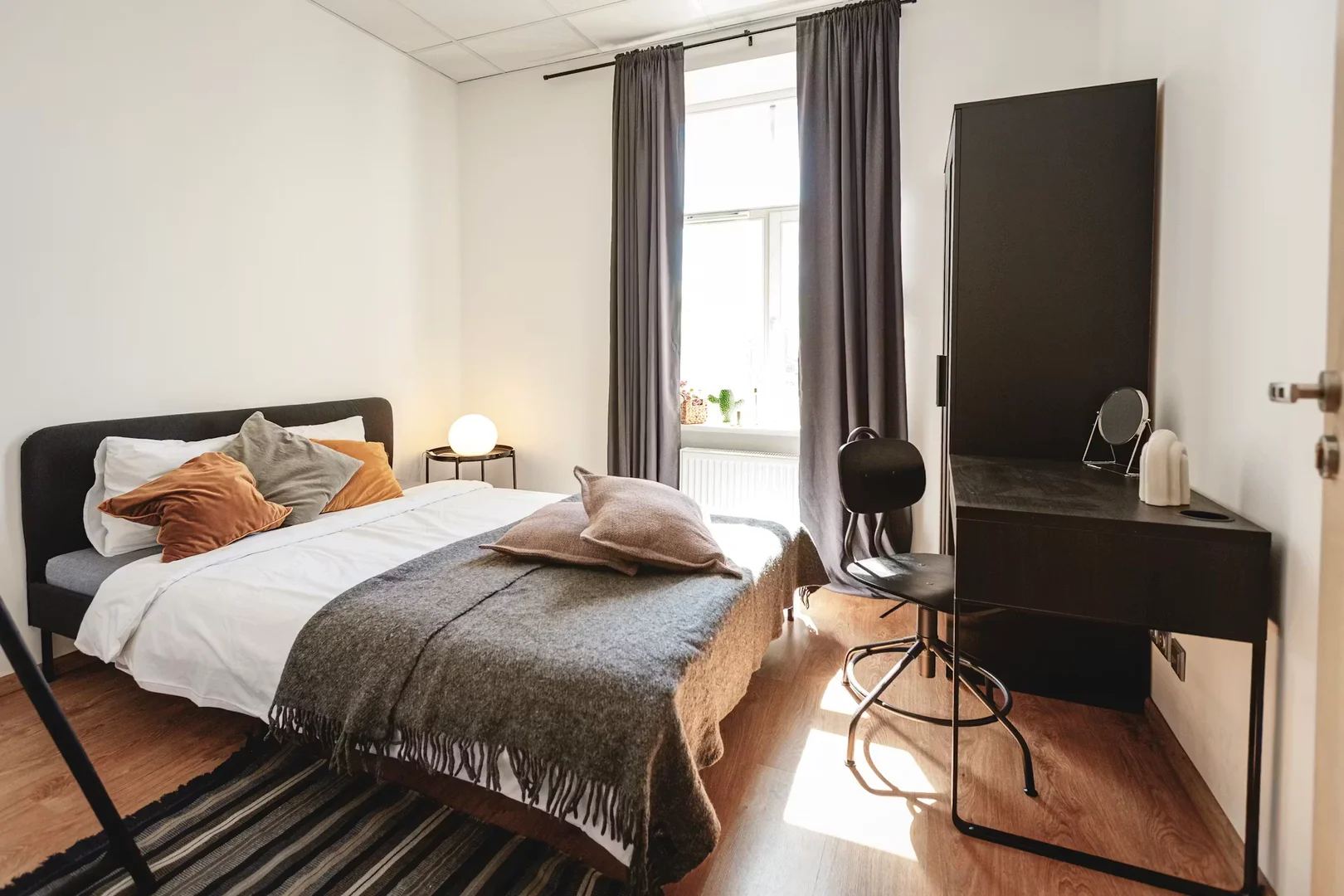 Chambre confortable pour étudiants disponible dans