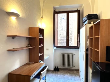 Cheap private room in Siena