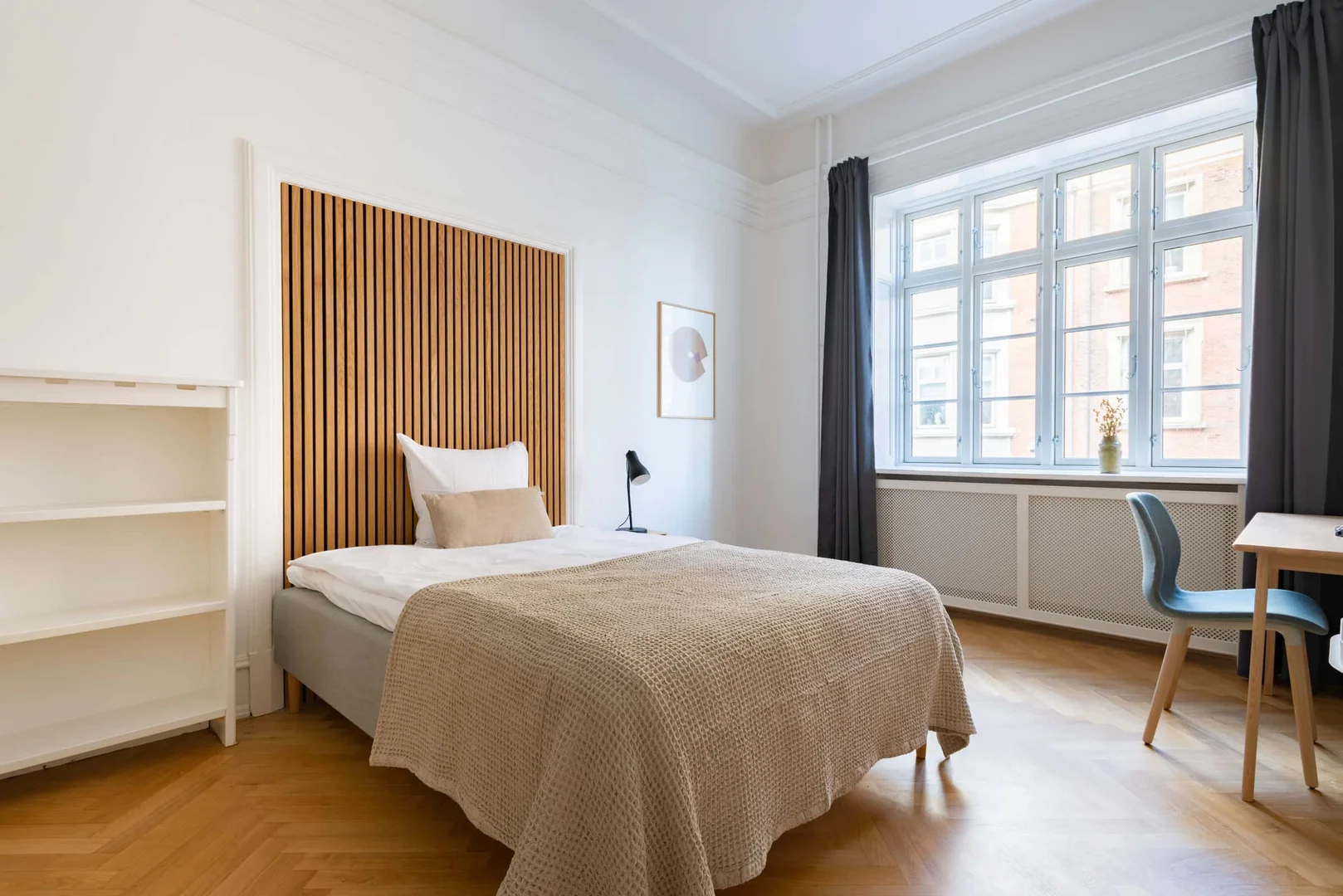 Bright and airy student room with easy university access in 