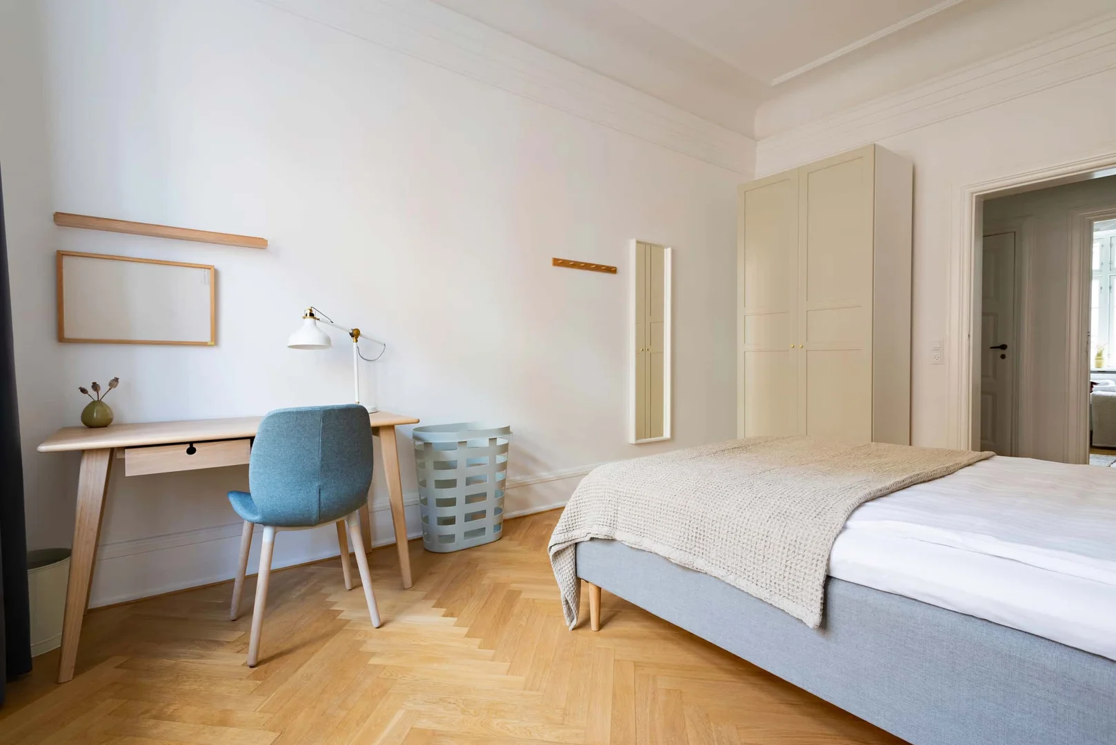 Comfortable and spacious student room in 