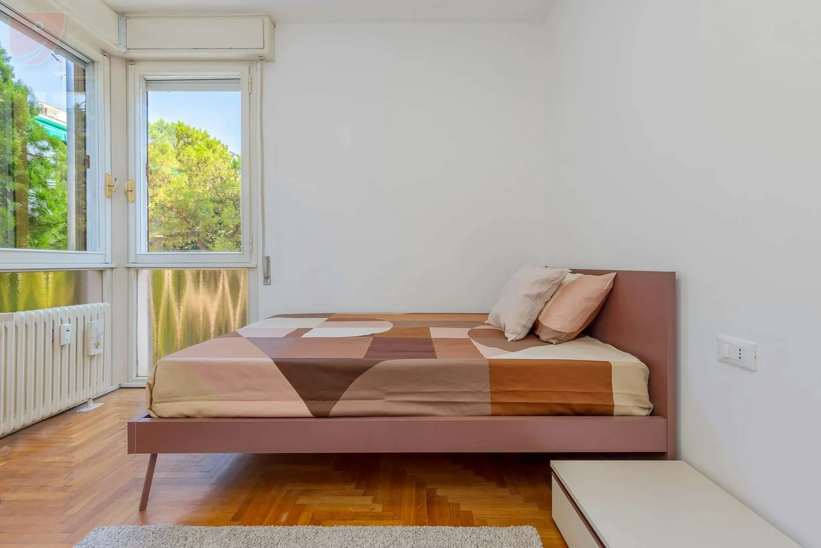Chambre confortable pour étudiants disponible dans 