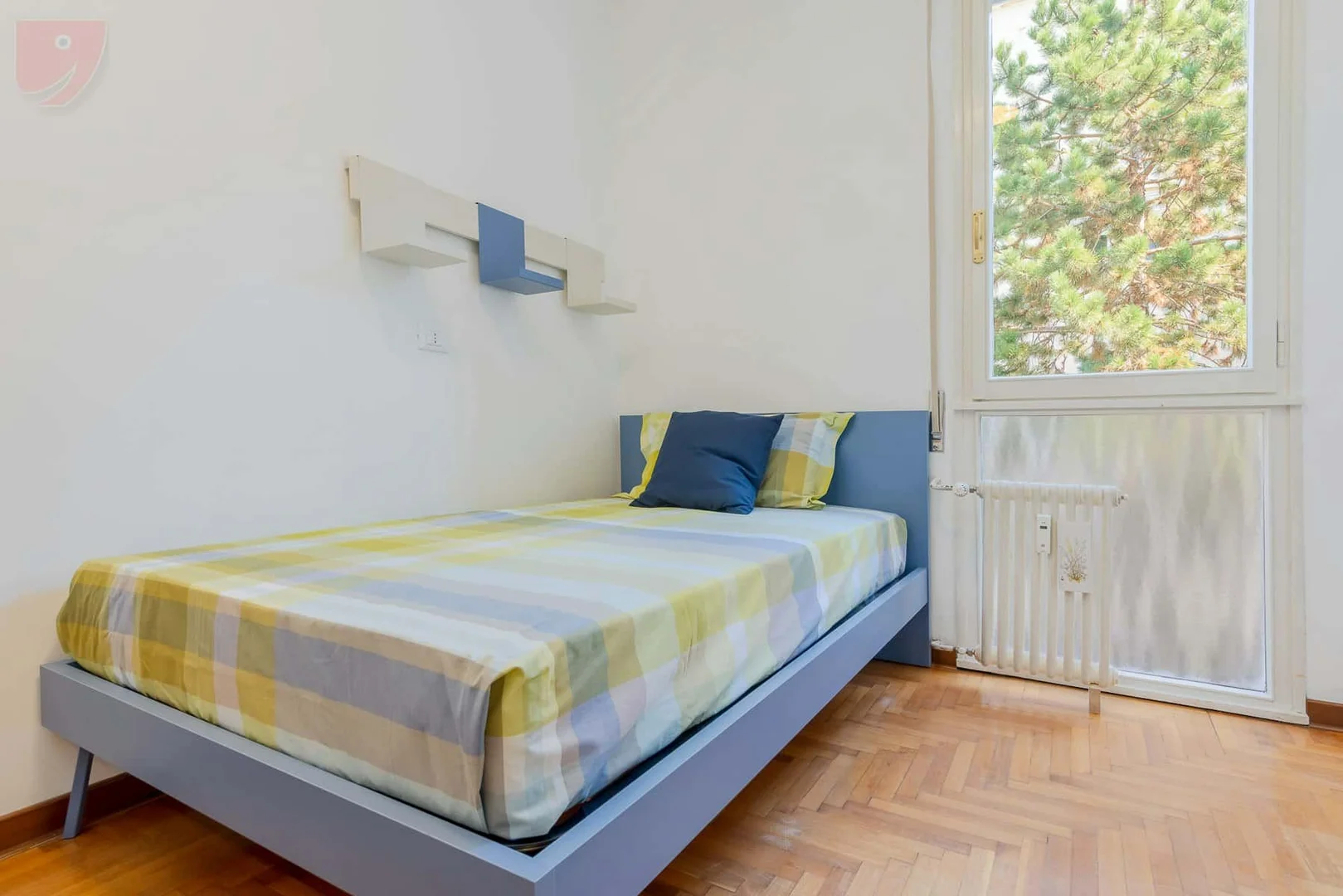 Habitación estudiantil amplia y cómoda en 